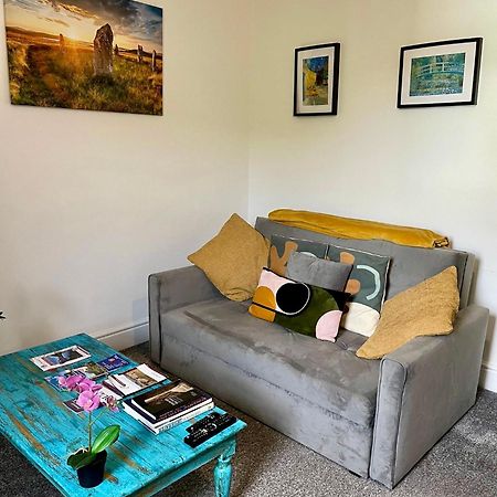 Cosy Authentic Flat In The Heart Of Галашилс Екстериор снимка