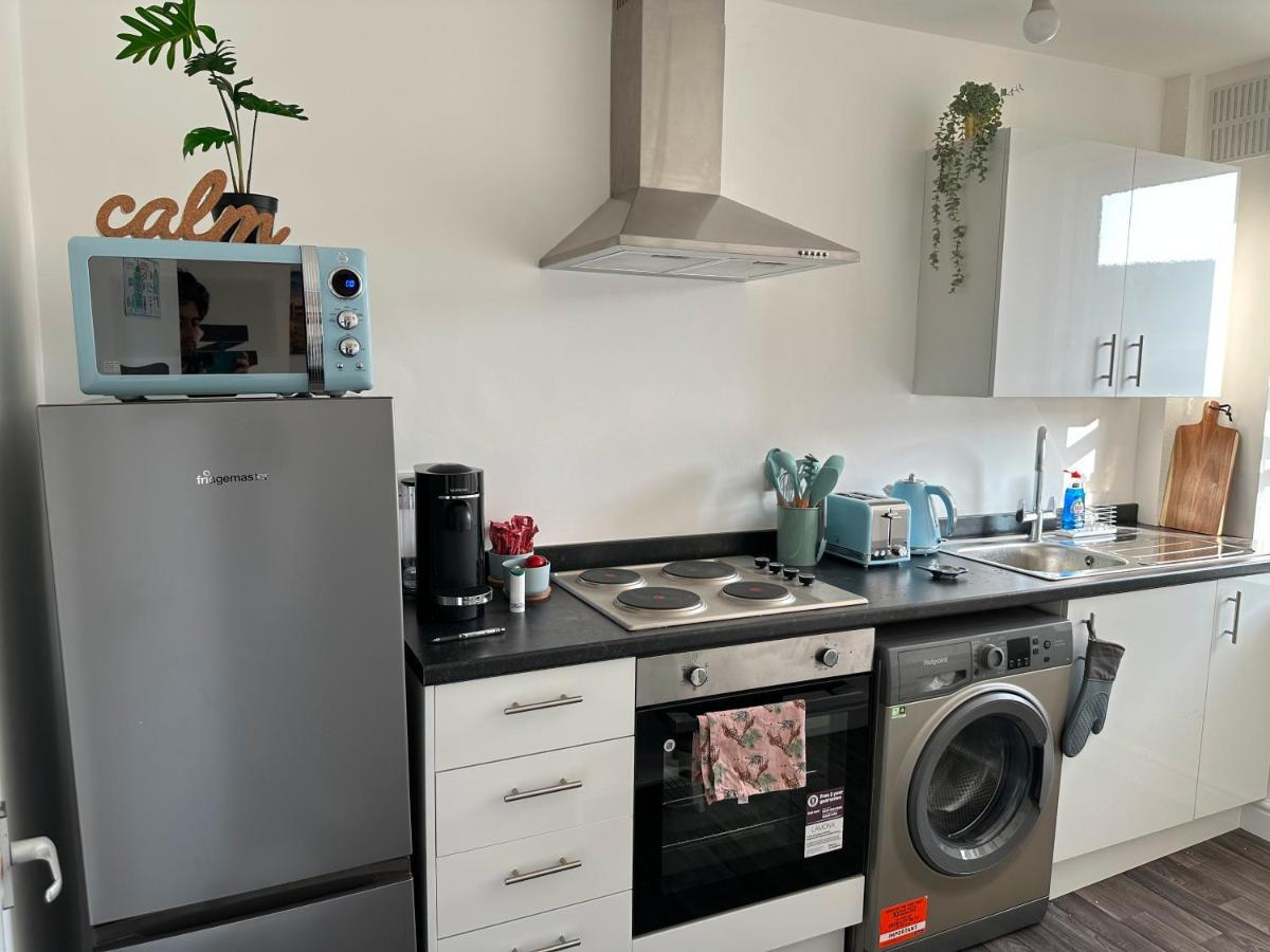 Cosy Authentic Flat In The Heart Of Галашилс Екстериор снимка