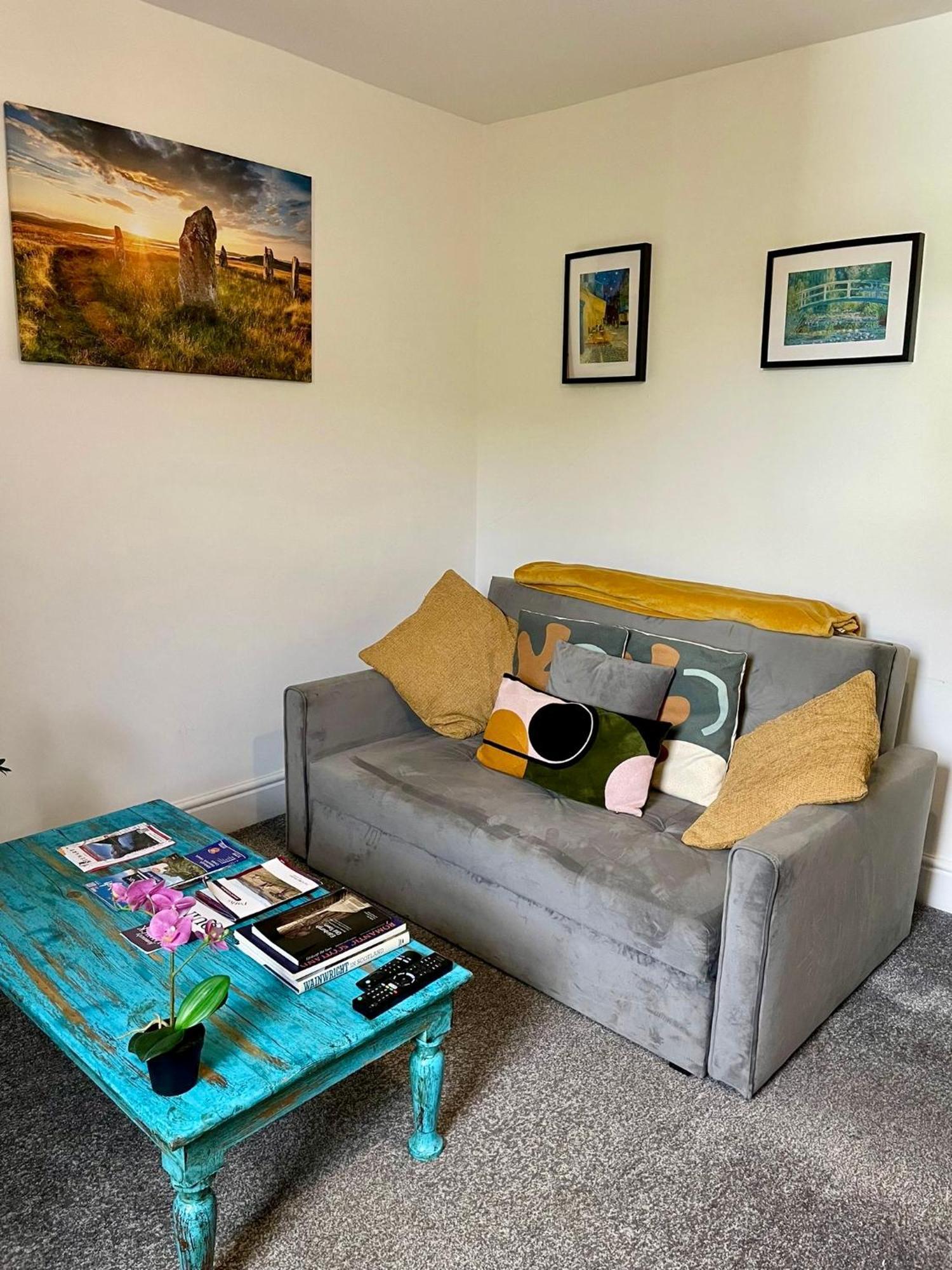 Cosy Authentic Flat In The Heart Of Галашилс Екстериор снимка